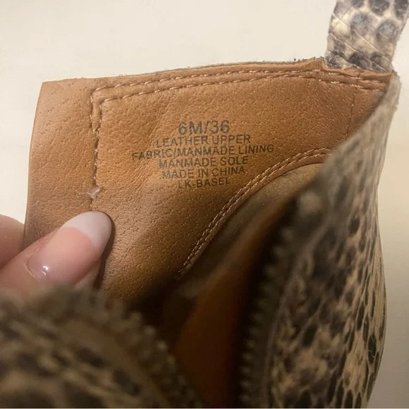 Lucky Brand Basel Almond Toe Ankle Booties Zip Avorio Snake Print size 6 - Picture 3 of 8